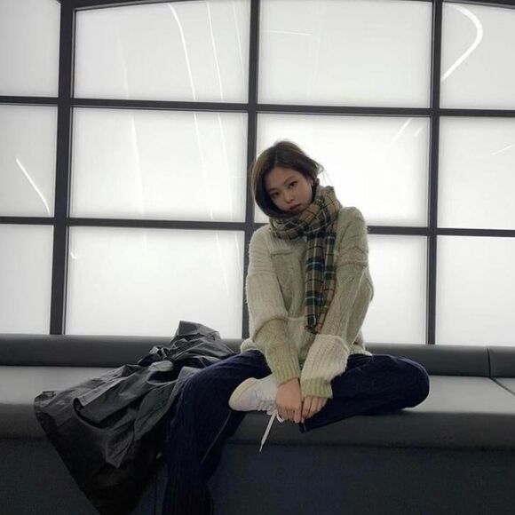 Zara Women's Green and Cream Sweater - Picture 3 of 10